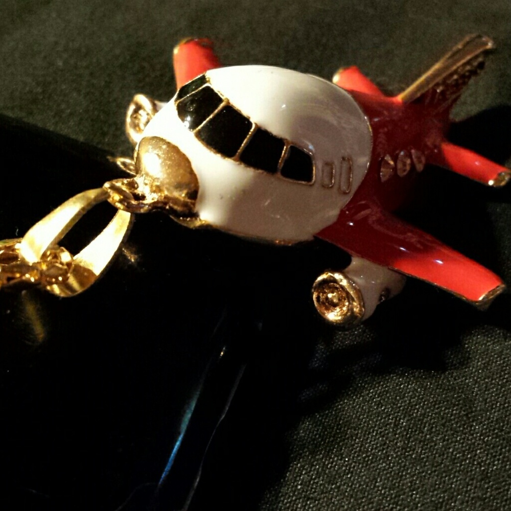 COPY - ✈️NWT Betsey Johnson Collectable Airliner long necklace